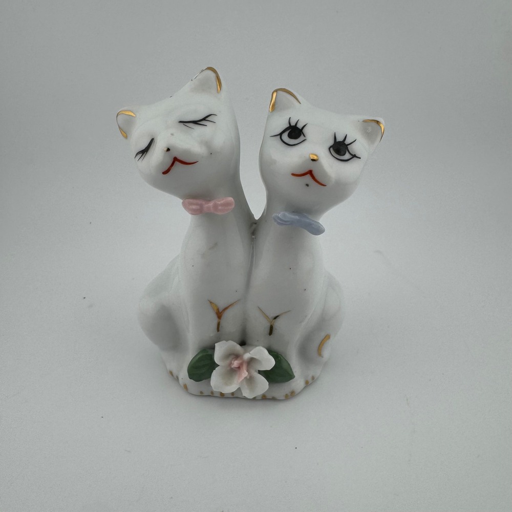 Vintage Ceramic White Twin Cats Figurine Gold Trim Blue Pink Bows Flower Kitsch